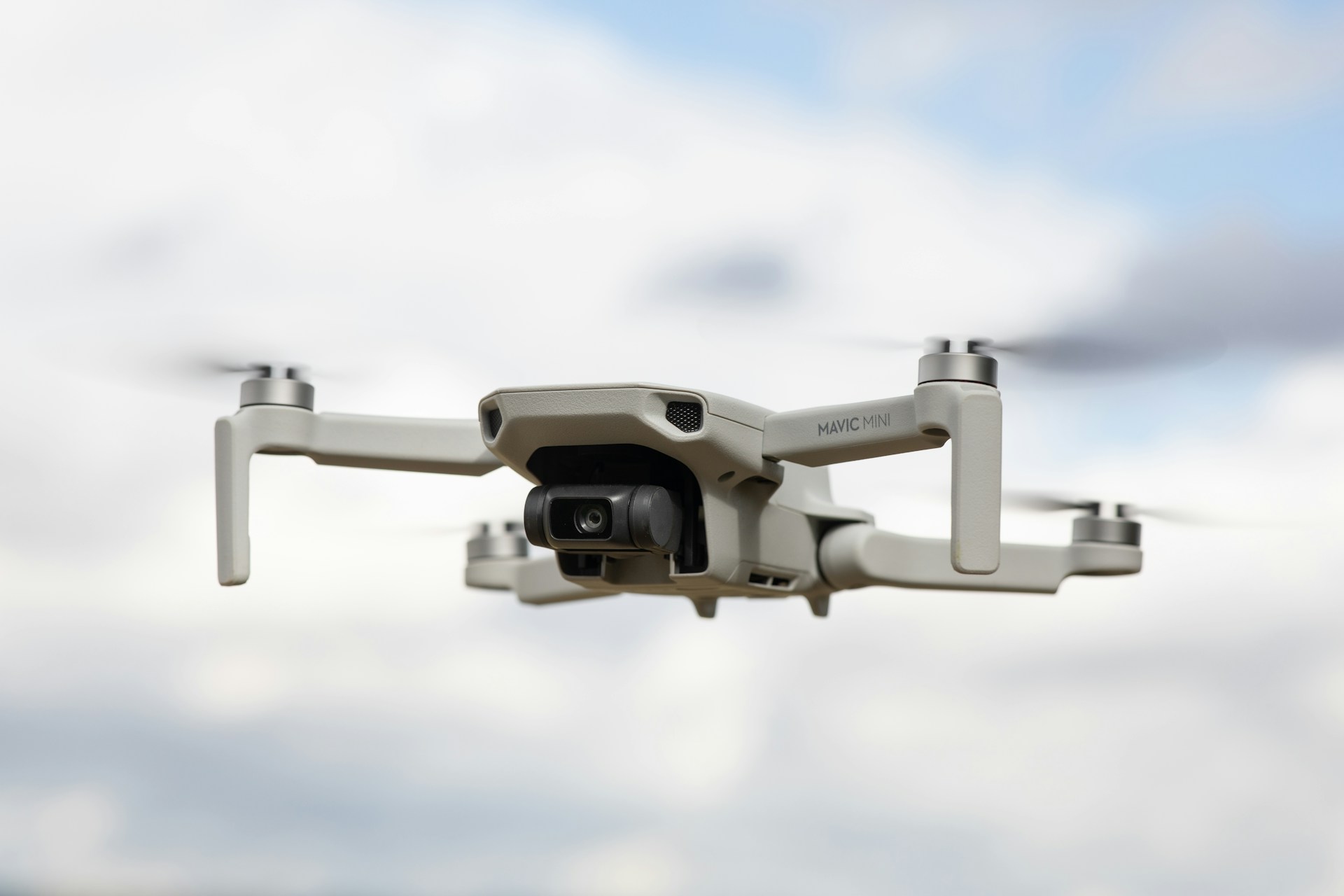 Wie repariert man selbst eine DJI Drohne?